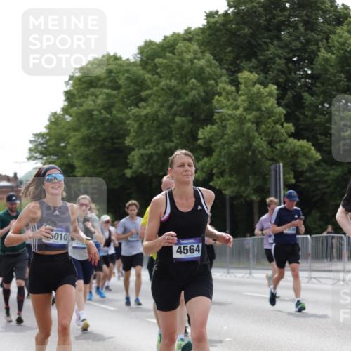 29.06.2025 - hella hamburg halbmarathon Jannik Wohlers http://msf.ph/oto/8278362 29.06.2025 10:34:45 Lombardsbrücke 1284, 1497, 1717, 1849, 2376, 2751, 3409, 3828, 4564, 5027, 5531, 6189, 6397, 6471, 6803, 7267, 7927, 9248, 10358, 10464, 10606, 11233, 11320, 11359, 11565, 11886, 12062, 12555, 12625, 13414, 13537, 13539, 13623, 13829, 14392, 14735, 15226, 15405, 15488, 15704, 15732, 15783, 16002, 16010, 16431, 16778, 16860, 17344, 17526, 17690, 17749, 18054, 18375, 18823 meine-sportfotos.de