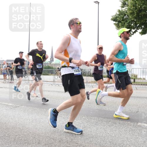 29.06.2025 - hella hamburg halbmarathon Lena Gebhardt http://msf.ph/oto/8278393 29.06.2025 10:35:12 Lombardsbrücke 6803, 7267, 10358, 3409, 1284, 1497, 1717, 1821, 1849, 2001, 2198, 2355, 2376, 2751, 3130, 3409, 3828, 3958, 4564, 4703, 4704, 4884, 4965, 5027, 5531, 5793, 6029, 6189, 6310, 6335, 6365, 6379, 6397, 6471, 6803, 6859, 7020, 7267, 7299, 7927, 8249, 8296, 8369, 8567, 8793, 9122, 9248, 10358, 10393, 10464, 10531, 10565, 10606, 11122, 11233, 11320, 11359, 11565, 11646, 11838, 11839, 11886, 12019, 12062, 12236, 12326, 12382, 12764 meine-sportfotos.de