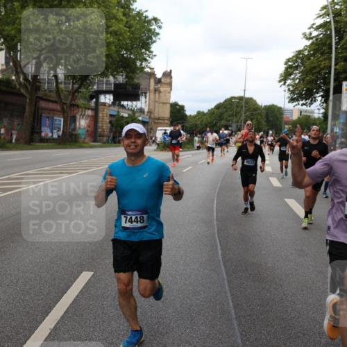 29.06.2025 - hella hamburg halbmarathon Yannick Fuchs http://msf.ph/oto/8278395 29.06.2025 10:37:19 20KM 1353, 1675, 1735, 2653, 4229, 4235, 5011, 5124, 5477, 7035, 7448, 7734, 7865, 9364, 9371, 9534, 9833, 10216, 10469, 11907, 12839, 13746, 14226, 14447, 14560, 14813, 15255, 15297, 15301, 15328, 15535, 15851, 16295, 16333, 16677, 17000, 17177, 17733, 17911, 18004, 18275, 18304, 18632, 18659, 18680, 18987 meine-sportfotos.de