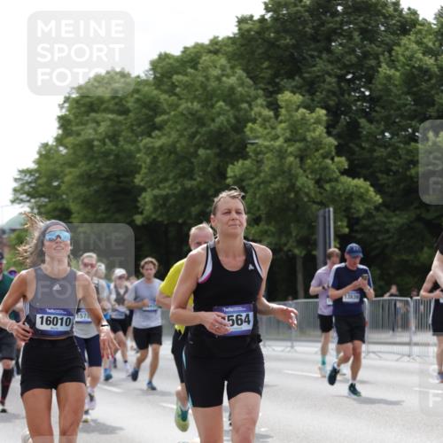 29.06.2025 - hella hamburg halbmarathon Jannik Wohlers http://msf.ph/oto/8278431 29.06.2025 10:34:45 Lombardsbrücke 1284, 1497, 1717, 1849, 2376, 2751, 3409, 3828, 4564, 5027, 5531, 6189, 6397, 6471, 6803, 7267, 7927, 9248, 10358, 10464, 10606, 11233, 11320, 11359, 11565, 11886, 12062, 12555, 12625, 13414, 13537, 13539, 13623, 13829, 14392, 14735, 15226, 15405, 15488, 15704, 15732, 15783, 16002, 16010, 16431, 16778, 16860, 17344, 17526, 17690, 17749, 18054, 18375, 18823 meine-sportfotos.de