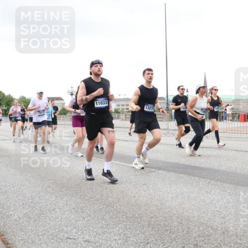 29.06.2025 - hella hamburg halbmarathon Lena Gebhardt http://msf.ph/oto/8278432 29.06.2025 10:54:50 Lombardsbrücke 11033, 128, 19111, 9521, 13272, 13826, 1790, 1198, 1949, 2084, 2244, 2532, 2566, 2586, 2632, 3002, 3274, 3761, 3795, 3857, 4191, 4192, 4720, 4971, 5185, 5216, 5392, 5500, 5727, 5882, 5933, 5993, 6023, 6279, 6839, 6944, 6982, 7238, 7986, 8012, 8186, 8801, 8803, 9130, 9521, 9596, 10109, 10331, 10471, 10686, 11033, 11226, 11287, 11567, 11569, 11788, 11908, 12147, 12148, 12240, 12268, 12270, 12930, 13272, 13283, 13548, 13944, 13945, 13979, 13980, 14515 meine-sportfotos.de