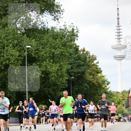 29.06.2025 - hella hamburg halbmarathon Dr. Thomas Lammeyer http://msf.ph/oto/8278474 29.06.2025 10:36:39 Kennedybrücke 1640, 1987, 2268, 2943, 3022, 3365, 3670, 3753, 4857, 5783, 5871, 5941, 6228, 6252, 6312, 6315, 6642, 7387, 7468, 7531, 7789, 8303, 8625, 8840, 8914, 9010, 9125, 9188, 9206, 9542, 9765, 10013, 10111, 10203, 10354, 10470, 10624, 10828, 11076, 11205, 11225, 11248, 11362 meine-sportfotos.de