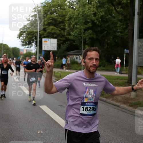 29.06.2025 - hella hamburg halbmarathon Yannick Fuchs http://msf.ph/oto/8278488 29.06.2025 10:37:19 20KM 1353, 1675, 1735, 2653, 4229, 4235, 5011, 5124, 5477, 7035, 7448, 7734, 7865, 9364, 9371, 9534, 9833, 10216, 10469, 11907, 12839, 13746, 14226, 14447, 14560, 14813, 15255, 15297, 15301, 15328, 15535, 15851, 16295, 16333, 16677, 17000, 17177, 17733, 17911, 18004, 18275, 18304, 18632, 18659, 18680, 18987 meine-sportfotos.de