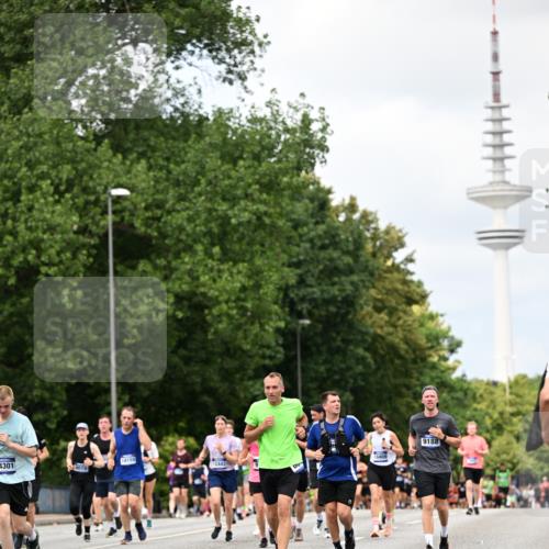 29.06.2025 - hella hamburg halbmarathon Dr. Thomas Lammeyer http://msf.ph/oto/8278493 29.06.2025 10:36:39 Kennedybrücke 1640, 1987, 2268, 2943, 3022, 3365, 3670, 3753, 4857, 5783, 5871, 5941, 6228, 6252, 6312, 6315, 6642, 7387, 7468, 7531, 7789, 8303, 8625, 8840, 8914, 9010, 9125, 9188, 9206, 9542, 9765, 10013, 10111, 10203, 10354, 10470, 10624, 10828, 11076, 11205, 11225, 11248, 11362 meine-sportfotos.de