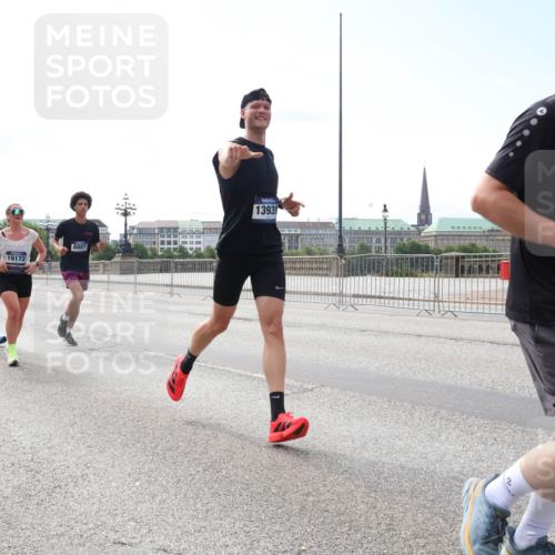 29.06.2025 - hella hamburg halbmarathon Lena Gebhardt http://msf.ph/oto/8278497 29.06.2025 10:11:32 Lombardsbrücke 1328, 1531, 1723, 1866, 1992, 2868, 3363, 3837, 4227, 5254, 5605, 7271, 7571, 8115, 8171, 8206, 8207, 8368, 8561, 8807, 8810, 9119, 9428, 10196, 10372, 10428, 11149, 11321, 11507, 11755, 12286, 12473, 12836, 13177, 13203, 13603, 13939, 14008, 14022, 14149, 14384, 15009, 15252, 15797, 15908, 15945, 16383, 17080, 17142, 17500, 17638, 17787, 17866, 18278, 18382, 19172, 19241 meine-sportfotos.de