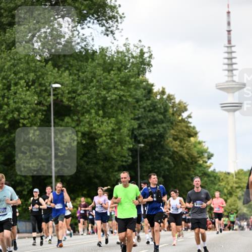29.06.2025 - hella hamburg halbmarathon Dr. Thomas Lammeyer http://msf.ph/oto/8278510 29.06.2025 10:36:39 Kennedybrücke 1640, 1987, 2268, 2943, 3022, 3365, 3670, 3753, 4857, 5783, 5871, 5941, 6228, 6252, 6312, 6315, 6642, 7387, 7468, 7531, 7789, 8303, 8625, 8840, 8914, 9010, 9125, 9188, 9206, 9542, 9765, 10013, 10111, 10203, 10354, 10470, 10624, 10828, 11076, 11205, 11225, 11248, 11362 meine-sportfotos.de