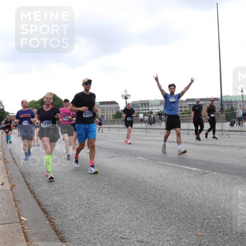 29.06.2025 - hella hamburg halbmarathon Lena Gebhardt http://msf.ph/oto/8278534 29.06.2025 10:46:28 Lombardsbrücke 1371, 1375, 1429, 1465, 1532, 1608, 1837, 1867, 1868, 1999, 2162, 2423, 2500, 2697, 2773, 2813, 2951, 3277, 3410, 3469, 3734, 4119, 4202, 4223, 4296, 4342, 4355, 4448, 4604, 5697, 5703, 5769, 5770, 5854, 5892, 6068, 6124, 6161, 6392, 7303, 7364, 7368, 7374, 7767, 7894, 7960, 7983, 8047, 8477, 8551, 8700, 9129, 9337, 9426, 9445, 9691, 10153, 10230, 11358, 11361, 11876, 11910, 12298, 12333, 12507, 12522, 13969, 14261, 15852, 16882, 16987 meine-sportfotos.de