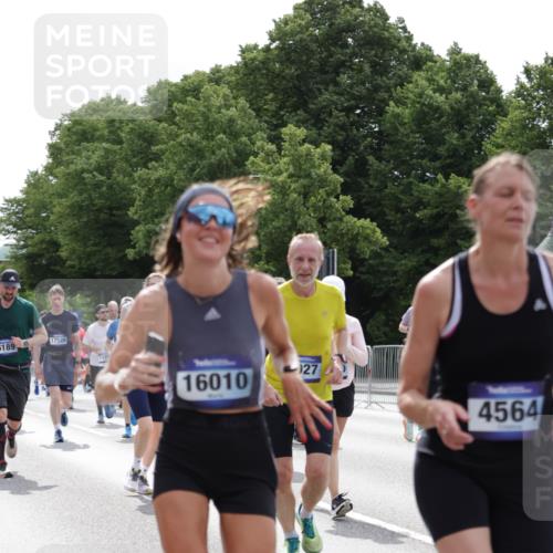 29.06.2025 - hella hamburg halbmarathon Jannik Wohlers http://msf.ph/oto/8278538 29.06.2025 10:34:47 Lombardsbrücke 1284, 1497, 1717, 1849, 2198, 2376, 2751, 3409, 3828, 3958, 4564, 5027, 5531, 6029, 6189, 6397, 6471, 6803, 7267, 7927, 8296, 10358, 10531, 11233, 11320, 11359, 11565, 11886, 12062, 12338, 12625, 13414, 13537, 13539, 13623, 13829, 14392, 14735, 15211, 15226, 15405, 15488, 15601, 15704, 15732, 15783, 16002, 16010, 16431, 16778, 16860, 17344, 17526, 17690, 17749, 18054, 18375, 18823, 19061 meine-sportfotos.de
