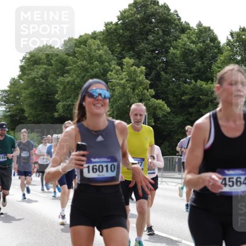 29.06.2025 - hella hamburg halbmarathon Jannik Wohlers http://msf.ph/oto/8278547 29.06.2025 10:34:47 Lombardsbrücke 1284, 1497, 1717, 1849, 2198, 2376, 2751, 3409, 3828, 3958, 4564, 5027, 5531, 6029, 6189, 6397, 6471, 6803, 7267, 7927, 8296, 10358, 10531, 11233, 11320, 11359, 11565, 11886, 12062, 12338, 12625, 13414, 13537, 13539, 13623, 13829, 14392, 14735, 15211, 15226, 15405, 15488, 15601, 15704, 15732, 15783, 16002, 16010, 16431, 16778, 16860, 17344, 17526, 17690, 17749, 18054, 18375, 18823, 19061 meine-sportfotos.de