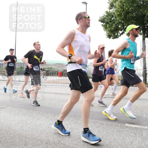 29.06.2025 - hella hamburg halbmarathon Lena Gebhardt http://msf.ph/oto/8278548 29.06.2025 10:35:12 Lombardsbrücke 6803, 7267, 103, 3409, 15405, 1284, 1497, 1717, 1821, 1849, 2001, 2198, 2355, 2376, 2751, 3130, 3409, 3828, 3958, 4564, 4703, 4704, 4884, 4965, 5027, 5531, 5793, 6029, 6189, 6310, 6335, 6365, 6379, 6397, 6471, 6803, 6859, 7020, 7267, 7299, 7927, 8249, 8296, 8369, 8567, 8793, 9122, 9248, 10358, 10393, 10464, 10531, 10565, 10606, 11122, 11233, 11320, 11359, 11565, 11646, 11838, 11839, 11886, 12019, 12062, 12236, 12326, 12382, 12764 meine-sportfotos.de