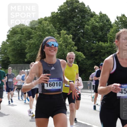 29.06.2025 - hella hamburg halbmarathon Jannik Wohlers http://msf.ph/oto/8278550 29.06.2025 10:34:47 Lombardsbrücke 1284, 1497, 1717, 1849, 2198, 2376, 2751, 3409, 3828, 3958, 4564, 5027, 5531, 6029, 6189, 6397, 6471, 6803, 7267, 7927, 8296, 10358, 10531, 11233, 11320, 11359, 11565, 11886, 12062, 12338, 12625, 13414, 13537, 13539, 13623, 13829, 14392, 14735, 15211, 15226, 15405, 15488, 15601, 15704, 15732, 15783, 16002, 16010, 16431, 16778, 16860, 17344, 17526, 17690, 17749, 18054, 18375, 18823, 19061 meine-sportfotos.de