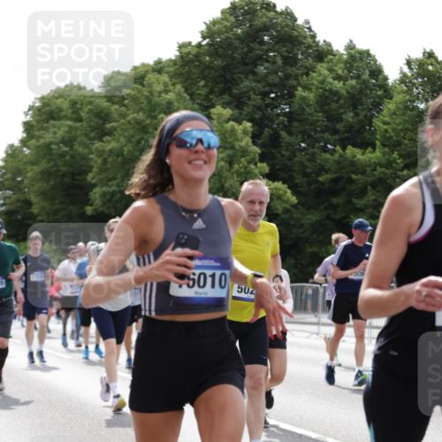 29.06.2025 - hella hamburg halbmarathon Jannik Wohlers http://msf.ph/oto/8278557 29.06.2025 10:34:47 Lombardsbrücke 1284, 1497, 1717, 1849, 2198, 2376, 2751, 3409, 3828, 3958, 4564, 5027, 5531, 6029, 6189, 6397, 6471, 6803, 7267, 7927, 8296, 10358, 10531, 11233, 11320, 11359, 11565, 11886, 12062, 12338, 12625, 13414, 13537, 13539, 13623, 13829, 14392, 14735, 15211, 15226, 15405, 15488, 15601, 15704, 15732, 15783, 16002, 16010, 16431, 16778, 16860, 17344, 17526, 17690, 17749, 18054, 18375, 18823, 19061 meine-sportfotos.de