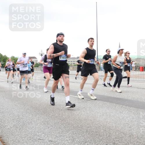 29.06.2025 - hella hamburg halbmarathon Lena Gebhardt http://msf.ph/oto/8278575 29.06.2025 10:54:50 Lombardsbrücke 128, 9521, 250, 19111, 13733, 11033, 3272, 1382, 1198, 1949, 2084, 2244, 2532, 2566, 2586, 2632, 3002, 3274, 3761, 3795, 3857, 4191, 4192, 4720, 4971, 5185, 5216, 5392, 5500, 5727, 5882, 5933, 5993, 6023, 6279, 6839, 6944, 6982, 7238, 7986, 8012, 8186, 8801, 8803, 9130, 9521, 9596, 10109, 10331, 10471, 10686, 11033, 11226, 11287, 11567, 11569, 11788, 11908, 12147, 12148, 12240, 12268, 12270, 12930, 13272, 13283, 13548, 13944, 13945, 13979, 13980, 14515 meine-sportfotos.de