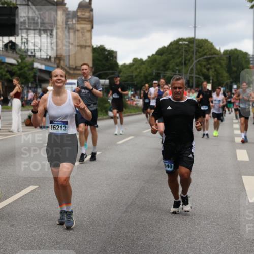 29.06.2025 - hella hamburg halbmarathon Yannick Fuchs http://msf.ph/oto/8278595 29.06.2025 10:49:33 20KM 1120, 1143, 1179, 1193, 1834, 2612, 3037, 3058, 3668, 4249, 4897, 5643, 5672, 6569, 6591, 6924, 7147, 7221, 7594, 7976, 8255, 8573, 8691, 9361, 9562, 10582, 11039, 11231, 12248, 12544, 12545, 13234, 13236, 13470, 14365, 15184, 15300, 15484, 15584, 15818, 15884, 16108, 16176, 16213, 16334, 16401, 16521, 16609, 16786, 17133, 17259, 17603, 17615, 17640, 17642, 17734, 17940, 18064, 18290, 18741, 18746, 18835, 19047, 19120 meine-sportfotos.de