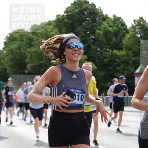 29.06.2025 - hella hamburg halbmarathon Jannik Wohlers http://msf.ph/oto/8278598 29.06.2025 10:34:47 Lombardsbrücke 1284, 1497, 1717, 1849, 2198, 2376, 2751, 3409, 3828, 3958, 4564, 5027, 5531, 6029, 6189, 6397, 6471, 6803, 7267, 7927, 8296, 10358, 10531, 11233, 11320, 11359, 11565, 11886, 12062, 12338, 12625, 13414, 13537, 13539, 13623, 13829, 14392, 14735, 15211, 15226, 15405, 15488, 15601, 15704, 15732, 15783, 16002, 16010, 16431, 16778, 16860, 17344, 17526, 17690, 17749, 18054, 18375, 18823, 19061 meine-sportfotos.de