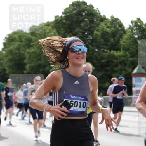29.06.2025 - hella hamburg halbmarathon Jannik Wohlers http://msf.ph/oto/8278640 29.06.2025 10:34:47 Lombardsbrücke 1284, 1497, 1717, 1849, 2198, 2376, 2751, 3409, 3828, 3958, 4564, 5027, 5531, 6029, 6189, 6397, 6471, 6803, 7267, 7927, 8296, 10358, 10531, 11233, 11320, 11359, 11565, 11886, 12062, 12338, 12625, 13414, 13537, 13539, 13623, 13829, 14392, 14735, 15211, 15226, 15405, 15488, 15601, 15704, 15732, 15783, 16002, 16010, 16431, 16778, 16860, 17344, 17526, 17690, 17749, 18054, 18375, 18823, 19061 meine-sportfotos.de