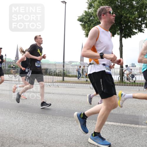 29.06.2025 - hella hamburg halbmarathon Lena Gebhardt http://msf.ph/oto/8278652 29.06.2025 10:35:12 Lombardsbrücke 103, 7267, 6803, 1284, 1497, 1717, 1821, 1849, 2001, 2198, 2355, 2376, 2751, 3130, 3409, 3828, 3958, 4564, 4703, 4704, 4884, 4965, 5027, 5531, 5793, 6029, 6189, 6310, 6335, 6365, 6379, 6397, 6471, 6803, 6859, 7020, 7267, 7299, 7927, 8249, 8296, 8369, 8567, 8793, 9122, 9248, 10358, 10393, 10464, 10531, 10565, 10606, 11122, 11233, 11320, 11359, 11565, 11646, 11838, 11839, 11886, 12019, 12062, 12236, 12326, 12382, 12764 meine-sportfotos.de