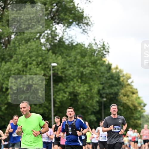 29.06.2025 - hella hamburg halbmarathon Dr. Thomas Lammeyer http://msf.ph/oto/8278681 29.06.2025 10:36:42 Kennedybrücke 1237, 1640, 1647, 2268, 3022, 3365, 3660, 3670, 3753, 4857, 5110, 5783, 5871, 5941, 6228, 6252, 6312, 6315, 6642, 7387, 7468, 7531, 7749, 7789, 8625, 8840, 8914, 9010, 9125, 9188, 9206, 9542, 9765, 10013, 10111, 10203, 10354, 10470, 10624, 10828, 11076, 11205, 11225, 11248, 11362 meine-sportfotos.de