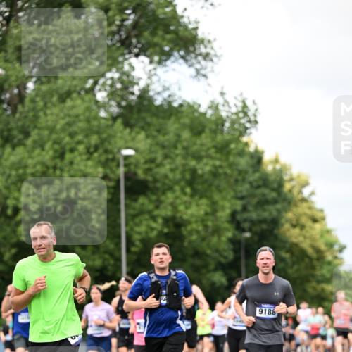 29.06.2025 - hella hamburg halbmarathon Dr. Thomas Lammeyer http://msf.ph/oto/8278702 29.06.2025 10:36:43 Kennedybrücke 1237, 1640, 1647, 2268, 3022, 3660, 3670, 3753, 4857, 5110, 5783, 5871, 5941, 6228, 6252, 6312, 6315, 6642, 7387, 7468, 7531, 7749, 7789, 8625, 8840, 8914, 9010, 9188, 9206, 9542, 9765, 10013, 10111, 10203, 10354, 10470, 10624, 10828, 11076, 11205, 11248 meine-sportfotos.de
