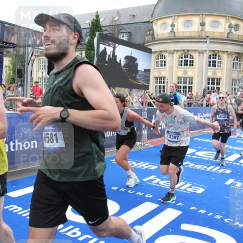 29.06.2025 - hella hamburg halbmarathon Michael Strokosch http://msf.ph/oto/8278729 29.06.2025 10:54:14 Ziel 1410, 3177, 3208, 3209, 3898, 5638, 6082, 6084, 6294, 6443, 6581, 8390, 9791, 12213, 13033, 13397, 13794, 15169, 15524, 16780, 16871 meine-sportfotos.de