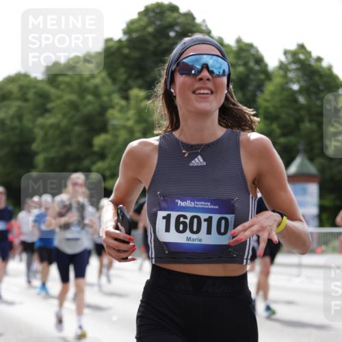 29.06.2025 - hella hamburg halbmarathon Jannik Wohlers http://msf.ph/oto/8278778 29.06.2025 10:34:47 Lombardsbrücke 1284, 1497, 1717, 1849, 2198, 2376, 2751, 3409, 3828, 3958, 4564, 5027, 5531, 6029, 6189, 6397, 6471, 6803, 7267, 7927, 8296, 10358, 10531, 11233, 11320, 11359, 11565, 11886, 12062, 12338, 12625, 13414, 13537, 13539, 13623, 13829, 14392, 14735, 15211, 15226, 15405, 15488, 15601, 15704, 15732, 15783, 16002, 16010, 16431, 16778, 16860, 17344, 17526, 17690, 17749, 18054, 18375, 18823, 19061 meine-sportfotos.de