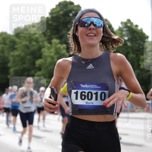 29.06.2025 - hella hamburg halbmarathon Jannik Wohlers http://msf.ph/oto/8278814 29.06.2025 10:34:47 Lombardsbrücke 1284, 1497, 1717, 1849, 2198, 2376, 2751, 3409, 3828, 3958, 4564, 5027, 5531, 6029, 6189, 6397, 6471, 6803, 7267, 7927, 8296, 10358, 10531, 11233, 11320, 11359, 11565, 11886, 12062, 12338, 12625, 13414, 13537, 13539, 13623, 13829, 14392, 14735, 15211, 15226, 15405, 15488, 15601, 15704, 15732, 15783, 16002, 16010, 16431, 16778, 16860, 17344, 17526, 17690, 17749, 18054, 18375, 18823, 19061 meine-sportfotos.de