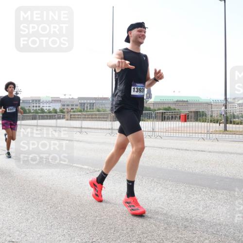 29.06.2025 - hella hamburg halbmarathon Lena Gebhardt http://msf.ph/oto/8278835 29.06.2025 10:11:33 Lombardsbrücke 1328, 1531, 1723, 1866, 1992, 3363, 3837, 4227, 5254, 5379, 5605, 7271, 7571, 8115, 8171, 8206, 8207, 8368, 8561, 8807, 8810, 9119, 9428, 10196, 10372, 10428, 11149, 11321, 11507, 11755, 12286, 12473, 13177, 13203, 13603, 13939, 14008, 14022, 14149, 14384, 15009, 15252, 15797, 15908, 15945, 16383, 17080, 17142, 17638, 17774, 17787, 17866, 18278, 18382, 19172, 19241 meine-sportfotos.de