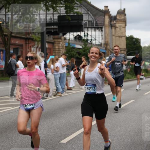 29.06.2025 - hella hamburg halbmarathon Yannick Fuchs http://msf.ph/oto/8278848 29.06.2025 10:49:34 20KM 1120, 1143, 1179, 1193, 1834, 2612, 3037, 3058, 3668, 4249, 4897, 5643, 5672, 6569, 6591, 6924, 7147, 7221, 7594, 7976, 8255, 8573, 8691, 9361, 9562, 10582, 11039, 11231, 12248, 12544, 12545, 13234, 13236, 13470, 14365, 15184, 15300, 15484, 15584, 15818, 15884, 16108, 16176, 16213, 16334, 16401, 16521, 16609, 16786, 17133, 17259, 17603, 17615, 17640, 17642, 17734, 17940, 18064, 18290, 18741, 18746, 18835, 19047, 19120 meine-sportfotos.de
