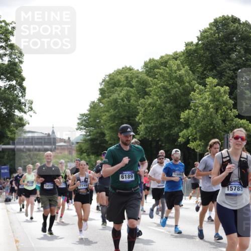 29.06.2025 - hella hamburg halbmarathon Jannik Wohlers http://msf.ph/oto/8278850 29.06.2025 10:34:48 Lombardsbrücke 1284, 1497, 1717, 1849, 2198, 2376, 2751, 3409, 3828, 3958, 4564, 5027, 5531, 6029, 6189, 6471, 6803, 6859, 7267, 7927, 8296, 10358, 10531, 11233, 11320, 11359, 11565, 11886, 12062, 12326, 12338, 12625, 13414, 13537, 13539, 13623, 13829, 14392, 14735, 15211, 15226, 15405, 15601, 15704, 15732, 15783, 16002, 16010, 16431, 16690, 16778, 16860, 17344, 17526, 17690, 17749, 18054, 18375, 18823, 19061 meine-sportfotos.de