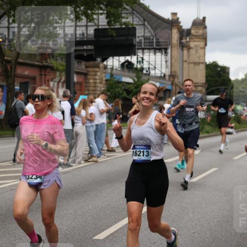 29.06.2025 - hella hamburg halbmarathon Yannick Fuchs http://msf.ph/oto/8278882 29.06.2025 10:49:34 20KM 1120, 1143, 1179, 1193, 1834, 2612, 3037, 3058, 3668, 4249, 4897, 5643, 5672, 6569, 6591, 6924, 7147, 7221, 7594, 7976, 8255, 8573, 8691, 9361, 9562, 10582, 11039, 11231, 12248, 12544, 12545, 13234, 13236, 13470, 14365, 15184, 15300, 15484, 15584, 15818, 15884, 16108, 16176, 16213, 16334, 16401, 16521, 16609, 16786, 17133, 17259, 17603, 17615, 17640, 17642, 17734, 17940, 18064, 18290, 18741, 18746, 18835, 19047, 19120 meine-sportfotos.de