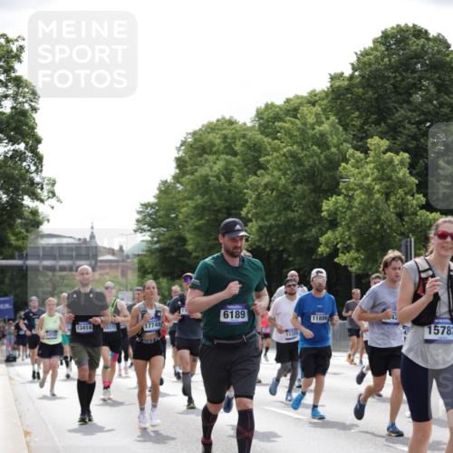 29.06.2025 - hella hamburg halbmarathon Jannik Wohlers http://msf.ph/oto/8278928 29.06.2025 10:34:48 Lombardsbrücke 1284, 1497, 1717, 1849, 2198, 2376, 2751, 3409, 3828, 3958, 4564, 5027, 5531, 6029, 6189, 6471, 6803, 6859, 7267, 7927, 8296, 10358, 10531, 11233, 11320, 11359, 11565, 11886, 12062, 12326, 12338, 12625, 13414, 13537, 13539, 13623, 13829, 14392, 14735, 15211, 15226, 15405, 15601, 15704, 15732, 15783, 16002, 16010, 16431, 16690, 16778, 16860, 17344, 17526, 17690, 17749, 18054, 18375, 18823, 19061 meine-sportfotos.de