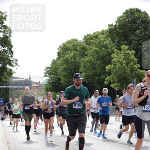 29.06.2025 - hella hamburg halbmarathon Jannik Wohlers http://msf.ph/oto/8278969 29.06.2025 10:34:48 Lombardsbrücke 1284, 1497, 1717, 1849, 2198, 2376, 2751, 3409, 3828, 3958, 4564, 5027, 5531, 6029, 6189, 6471, 6803, 6859, 7267, 7927, 8296, 10358, 10531, 11233, 11320, 11359, 11565, 11886, 12062, 12326, 12338, 12625, 13414, 13537, 13539, 13623, 13829, 14392, 14735, 15211, 15226, 15405, 15601, 15704, 15732, 15783, 16002, 16010, 16431, 16690, 16778, 16860, 17344, 17526, 17690, 17749, 18054, 18375, 18823, 19061 meine-sportfotos.de