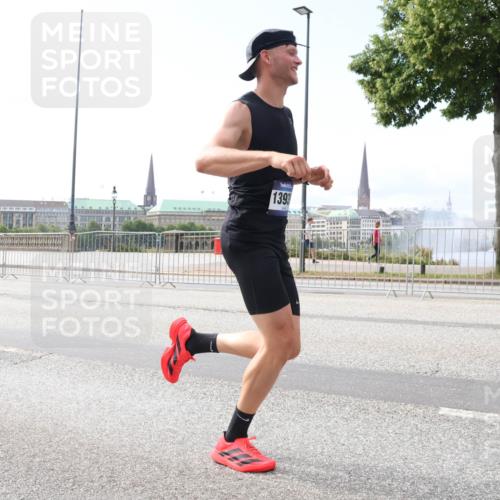 29.06.2025 - hella hamburg halbmarathon Lena Gebhardt http://msf.ph/oto/8278979 29.06.2025 10:11:33 Lombardsbrücke 1328, 1531, 1723, 1866, 1992, 3363, 3837, 4227, 5254, 5379, 5605, 7271, 7571, 8115, 8171, 8206, 8207, 8368, 8561, 8807, 8810, 9119, 9428, 10196, 10372, 10428, 11149, 11321, 11507, 11755, 12286, 12473, 13177, 13203, 13603, 13939, 14008, 14022, 14149, 14384, 15009, 15252, 15797, 15908, 15945, 16383, 17080, 17142, 17638, 17774, 17787, 17866, 18278, 18382, 19172, 19241 meine-sportfotos.de