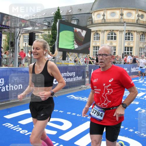 29.06.2025 - hella hamburg halbmarathon Michael Strokosch http://msf.ph/oto/8278985 29.06.2025 10:54:16 Ziel 3103, 3177, 3861, 3898, 5638, 6082, 6084, 6294, 6443, 7274, 8223, 8390, 9791, 12213, 13033, 13397, 13794, 15169, 15524, 16527, 16780, 17087 meine-sportfotos.de