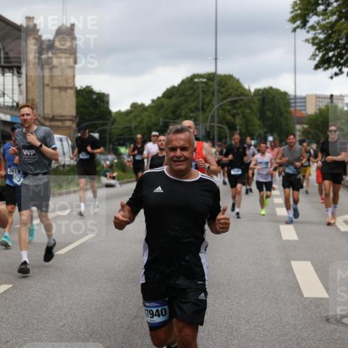 29.06.2025 - hella hamburg halbmarathon Yannick Fuchs http://msf.ph/oto/8278987 29.06.2025 10:49:34 20KM 1120, 1143, 1179, 1193, 1834, 2612, 3037, 3058, 3668, 4249, 4897, 5643, 5672, 6569, 6591, 6924, 7147, 7221, 7594, 7976, 8255, 8573, 8691, 9361, 9562, 10582, 11039, 11231, 12248, 12544, 12545, 13234, 13236, 13470, 14365, 15184, 15300, 15484, 15584, 15818, 15884, 16108, 16176, 16213, 16334, 16401, 16521, 16609, 16786, 17133, 17259, 17603, 17615, 17640, 17642, 17734, 17940, 18064, 18290, 18741, 18746, 18835, 19047, 19120 meine-sportfotos.de