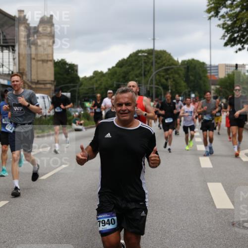 29.06.2025 - hella hamburg halbmarathon Yannick Fuchs http://msf.ph/oto/8278998 29.06.2025 10:49:34 20KM 1120, 1143, 1179, 1193, 1834, 2612, 3037, 3058, 3668, 4249, 4897, 5643, 5672, 6569, 6591, 6924, 7147, 7221, 7594, 7976, 8255, 8573, 8691, 9361, 9562, 10582, 11039, 11231, 12248, 12544, 12545, 13234, 13236, 13470, 14365, 15184, 15300, 15484, 15584, 15818, 15884, 16108, 16176, 16213, 16334, 16401, 16521, 16609, 16786, 17133, 17259, 17603, 17615, 17640, 17642, 17734, 17940, 18064, 18290, 18741, 18746, 18835, 19047, 19120 meine-sportfotos.de