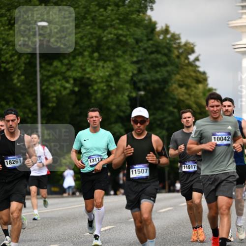 29.06.2025 - hella hamburg halbmarathon Dr. Thomas Lammeyer http://msf.ph/oto/8279002 29.06.2025 10:15:43 Kennedybrücke 1062, 1166, 1790, 2661, 3837, 4227, 5254, 7370, 7474, 7571, 8368, 9254, 10042, 10428 meine-sportfotos.de