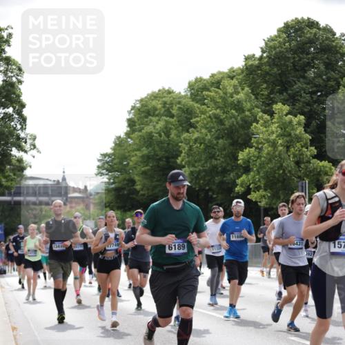 29.06.2025 - hella hamburg halbmarathon Jannik Wohlers http://msf.ph/oto/8279011 29.06.2025 10:34:49 Lombardsbrücke 1284, 1497, 1717, 1849, 2198, 2376, 2751, 3409, 3828, 3958, 4564, 5027, 5531, 6029, 6189, 6365, 6471, 6803, 6859, 7267, 7927, 8296, 10358, 10393, 10531, 11233, 11320, 11359, 11565, 11886, 12062, 12326, 12338, 12625, 13414, 13537, 13539, 13623, 13829, 14392, 14735, 15211, 15226, 15405, 15601, 15704, 15783, 16002, 16010, 16431, 16690, 16778, 16860, 17344, 17526, 17690, 17749, 17935, 18054, 18375, 18823, 19061 meine-sportfotos.de
