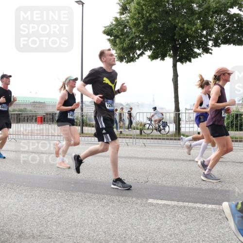 29.06.2025 - hella hamburg halbmarathon Lena Gebhardt http://msf.ph/oto/8279014 29.06.2025 10:35:13 Lombardsbrücke 15732, 6803, 7267, 1284, 1497, 1717, 1821, 1849, 2001, 2198, 2355, 2376, 2751, 3130, 3409, 3828, 3958, 4333, 4564, 4703, 4704, 4884, 4965, 5027, 5531, 5793, 6029, 6189, 6310, 6335, 6365, 6379, 6397, 6471, 6746, 6803, 6859, 7020, 7267, 7299, 7927, 8249, 8296, 8369, 8567, 8793, 9122, 9248, 9470, 10358, 10393, 10464, 10531, 10565, 10606, 11122, 11233, 11320, 11359, 11565, 11646, 11838, 11839, 11886, 12019, 12062, 12236, 12326, 12382, 12764 meine-sportfotos.de