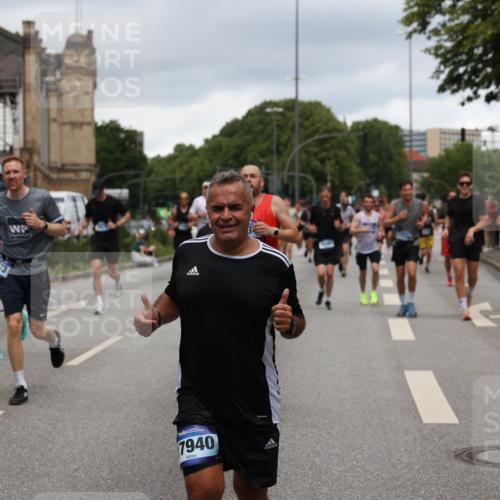 29.06.2025 - hella hamburg halbmarathon Yannick Fuchs http://msf.ph/oto/8279037 29.06.2025 10:49:34 20KM 1120, 1143, 1179, 1193, 1834, 2612, 3037, 3058, 3668, 4249, 4897, 5643, 5672, 6569, 6591, 6924, 7147, 7221, 7594, 7976, 8255, 8573, 8691, 9361, 9562, 10582, 11039, 11231, 12248, 12544, 12545, 13234, 13236, 13470, 14365, 15184, 15300, 15484, 15584, 15818, 15884, 16108, 16176, 16213, 16334, 16401, 16521, 16609, 16786, 17133, 17259, 17603, 17615, 17640, 17642, 17734, 17940, 18064, 18290, 18741, 18746, 18835, 19047, 19120 meine-sportfotos.de