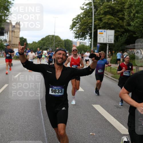 29.06.2025 - hella hamburg halbmarathon Yannick Fuchs http://msf.ph/oto/8279039 29.06.2025 10:37:21 20KM 1353, 1675, 1735, 2653, 4229, 4235, 5011, 5124, 5477, 7035, 7734, 9364, 9371, 9534, 9833, 11177, 11907, 12839, 13746, 14226, 14447, 14560, 14813, 15255, 15297, 15301, 15328, 15535, 15851, 15921, 16333, 16677, 17177, 17733, 17911, 18004, 18275, 18304, 18632, 18659, 18680, 18987 meine-sportfotos.de