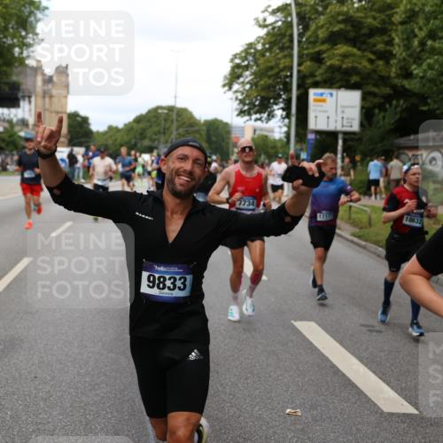 29.06.2025 - hella hamburg halbmarathon Yannick Fuchs http://msf.ph/oto/8279057 29.06.2025 10:37:21 20KM 1353, 1675, 1735, 2653, 4229, 4235, 5011, 5124, 5477, 7035, 7734, 9364, 9371, 9534, 9833, 11177, 11907, 12839, 13746, 14226, 14447, 14560, 14813, 15255, 15297, 15301, 15328, 15535, 15851, 15921, 16333, 16677, 17177, 17733, 17911, 18004, 18275, 18304, 18632, 18659, 18680, 18987 meine-sportfotos.de