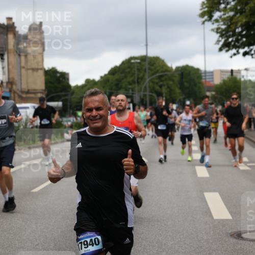 29.06.2025 - hella hamburg halbmarathon Yannick Fuchs http://msf.ph/oto/8279061 29.06.2025 10:49:34 20KM 1120, 1143, 1179, 1193, 1834, 2612, 3037, 3058, 3668, 4249, 4897, 5643, 5672, 6569, 6591, 6924, 7147, 7221, 7594, 7976, 8255, 8573, 8691, 9361, 9562, 10582, 11039, 11231, 12248, 12544, 12545, 13234, 13236, 13470, 14365, 15184, 15300, 15484, 15584, 15818, 15884, 16108, 16176, 16213, 16334, 16401, 16521, 16609, 16786, 17133, 17259, 17603, 17615, 17640, 17642, 17734, 17940, 18064, 18290, 18741, 18746, 18835, 19047, 19120 meine-sportfotos.de