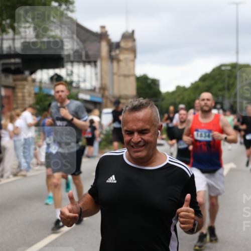 29.06.2025 - hella hamburg halbmarathon Yannick Fuchs http://msf.ph/oto/8279069 29.06.2025 10:49:35 20KM 1120, 1143, 1179, 1193, 1834, 2612, 3037, 3058, 3668, 4249, 4897, 5643, 5672, 6569, 6591, 6924, 7147, 7221, 7594, 7976, 8255, 8573, 8691, 9361, 9562, 10582, 11039, 11231, 12248, 12544, 12545, 13234, 13236, 13470, 14365, 15184, 15300, 15484, 15584, 15818, 15884, 16108, 16176, 16213, 16334, 16401, 16521, 16609, 16786, 17133, 17259, 17603, 17615, 17640, 17642, 17734, 17940, 18064, 18212, 18290, 18741, 18746, 18835, 19047, 19120 meine-sportfotos.de