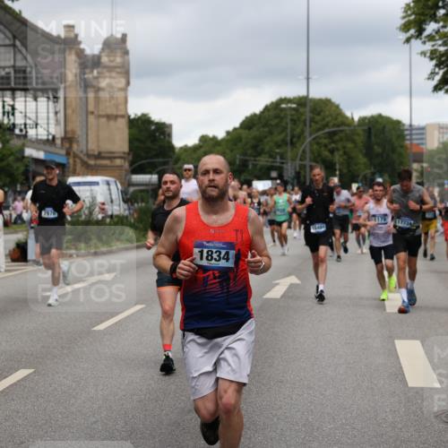 29.06.2025 - hella hamburg halbmarathon Yannick Fuchs http://msf.ph/oto/8279106 29.06.2025 10:49:35 20KM 1120, 1143, 1179, 1193, 1834, 2612, 3037, 3058, 3668, 4249, 4897, 5643, 5672, 6569, 6591, 6924, 7147, 7221, 7594, 7976, 8255, 8573, 8691, 9361, 9562, 10582, 11039, 11231, 12248, 12544, 12545, 13234, 13236, 13470, 14365, 15184, 15300, 15484, 15584, 15818, 15884, 16108, 16176, 16213, 16334, 16401, 16521, 16609, 16786, 17133, 17259, 17603, 17615, 17640, 17642, 17734, 17940, 18064, 18212, 18290, 18741, 18746, 18835, 19047, 19120 meine-sportfotos.de