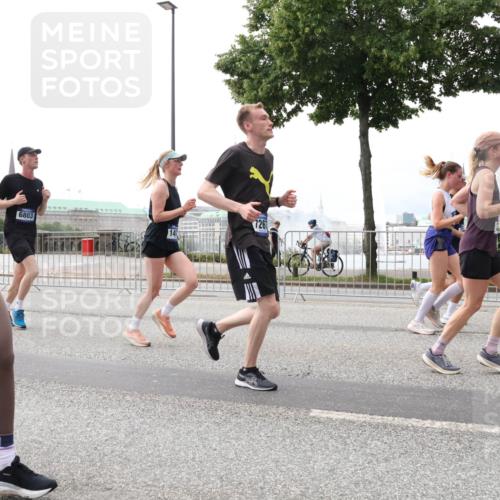 29.06.2025 - hella hamburg halbmarathon Lena Gebhardt http://msf.ph/oto/8279116 29.06.2025 10:35:13 Lombardsbrücke 1573, 6803, 726, 1284, 1497, 1717, 1821, 1849, 2001, 2198, 2355, 2376, 2751, 3130, 3409, 3828, 3958, 4333, 4564, 4703, 4704, 4884, 4965, 5027, 5531, 5793, 6029, 6189, 6310, 6335, 6365, 6379, 6397, 6471, 6746, 6803, 6859, 7020, 7267, 7299, 7927, 8249, 8296, 8369, 8567, 8793, 9122, 9248, 9470, 10358, 10393, 10464, 10531, 10565, 10606, 11122, 11233, 11320, 11359, 11565, 11646, 11838, 11839, 11886, 12019, 12062, 12236, 12326, 12382, 12764 meine-sportfotos.de