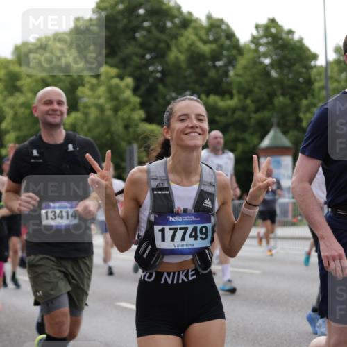 29.06.2025 - hella hamburg halbmarathon Jannik Wohlers http://msf.ph/oto/8279117 29.06.2025 10:34:52 Lombardsbrücke 1284, 1497, 1717, 1849, 2198, 2376, 2751, 3409, 3828, 3958, 4564, 4703, 4704, 5027, 5531, 6029, 6189, 6365, 6471, 6803, 6859, 7267, 7927, 8249, 8296, 10393, 10531, 10565, 11233, 11320, 11359, 11565, 11838, 11839, 11886, 12062, 12326, 12338, 12625, 13414, 13537, 13539, 13623, 14392, 14735, 15211, 15405, 15601, 15704, 15783, 16002, 16010, 16431, 16690, 16778, 16860, 17526, 17690, 17749, 17935, 18054, 18269, 18375, 18823, 19061 meine-sportfotos.de