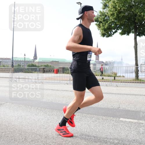 29.06.2025 - hella hamburg halbmarathon Lena Gebhardt http://msf.ph/oto/8279128 29.06.2025 10:11:33 Lombardsbrücke 1328, 1531, 1723, 1866, 1992, 3363, 3837, 4227, 5254, 5379, 5605, 7271, 7571, 8115, 8171, 8206, 8207, 8368, 8561, 8807, 8810, 9119, 9428, 10196, 10372, 10428, 11149, 11321, 11507, 11755, 12286, 12473, 13177, 13203, 13603, 13939, 14008, 14022, 14149, 14384, 15009, 15252, 15797, 15908, 15945, 16383, 17080, 17142, 17638, 17774, 17787, 17866, 18278, 18382, 19172, 19241 meine-sportfotos.de