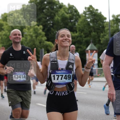 29.06.2025 - hella hamburg halbmarathon Jannik Wohlers http://msf.ph/oto/8279131 29.06.2025 10:34:52 Lombardsbrücke 1284, 1497, 1717, 1849, 2198, 2376, 2751, 3409, 3828, 3958, 4564, 4703, 4704, 5027, 5531, 6029, 6189, 6365, 6471, 6803, 6859, 7267, 7927, 8249, 8296, 10393, 10531, 10565, 11233, 11320, 11359, 11565, 11838, 11839, 11886, 12062, 12326, 12338, 12625, 13414, 13537, 13539, 13623, 14392, 14735, 15211, 15405, 15601, 15704, 15783, 16002, 16010, 16431, 16690, 16778, 16860, 17526, 17690, 17749, 17935, 18054, 18269, 18375, 18823, 19061 meine-sportfotos.de