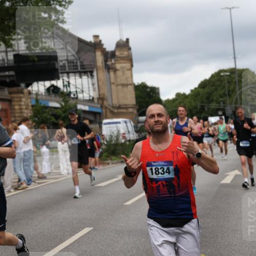 29.06.2025 - hella hamburg halbmarathon Yannick Fuchs http://msf.ph/oto/8279141 29.06.2025 10:49:36 20KM 1179, 1193, 1834, 2612, 3037, 3058, 3668, 4249, 4897, 5643, 5672, 6569, 6591, 6924, 7147, 7221, 7594, 7976, 8255, 8573, 8691, 9361, 9562, 10582, 11039, 11231, 12196, 12248, 12545, 13234, 13236, 13470, 14365, 15184, 15300, 15484, 15584, 15818, 15884, 16108, 16176, 16213, 16334, 16401, 16521, 16609, 16786, 17133, 17259, 17603, 17615, 17640, 17642, 17734, 17940, 18064, 18212, 18290, 18741, 18746, 18835, 19047, 19120 meine-sportfotos.de